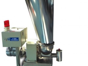 物料的堆積比重有變化或者喂料精度對最終產品質量非常重要的情況下需要選用失重式喂料機，失重式喂料機分批次式和連續式兩種，通常用于連續性生產過程中，如需要精密控制多組份配料比率的擠出生產。